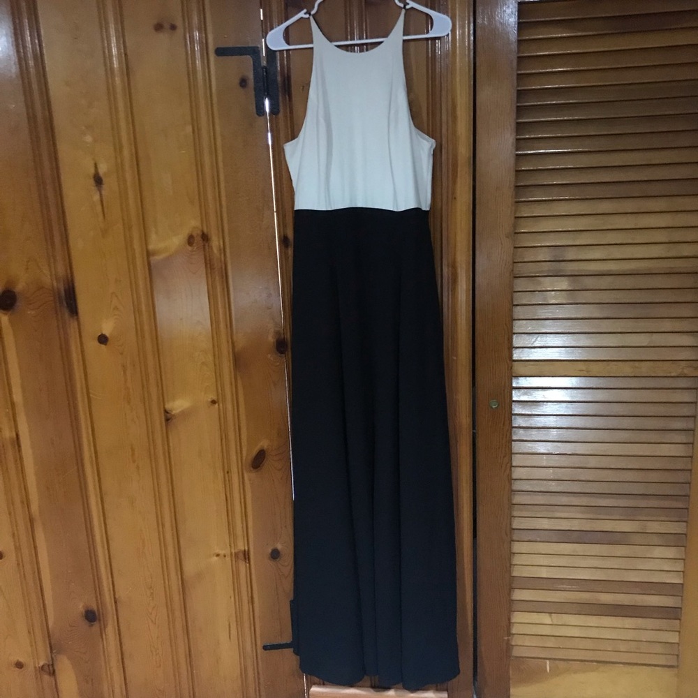 Halston Heritage dress size 10 black & cream gown